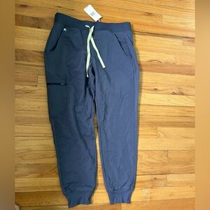 Figs Women’s Space Navy Scrub Jogger with Zip pockets size S